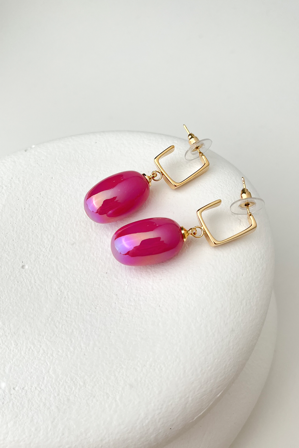 Oval Pembe Sedef Sallantılı Küpe (Ölçü:4cm)