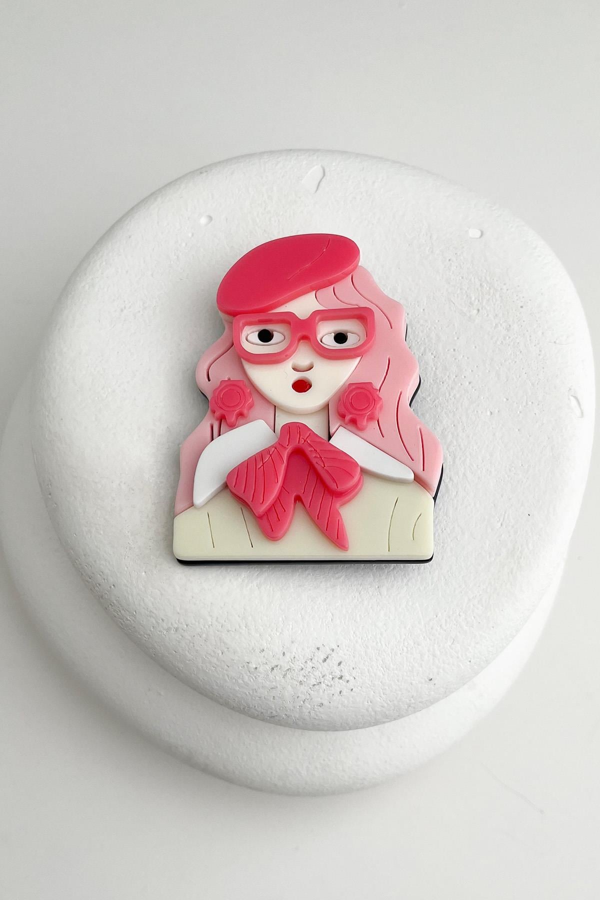 Pembe Şapka Detaylı Kadın Broş (6cm)
