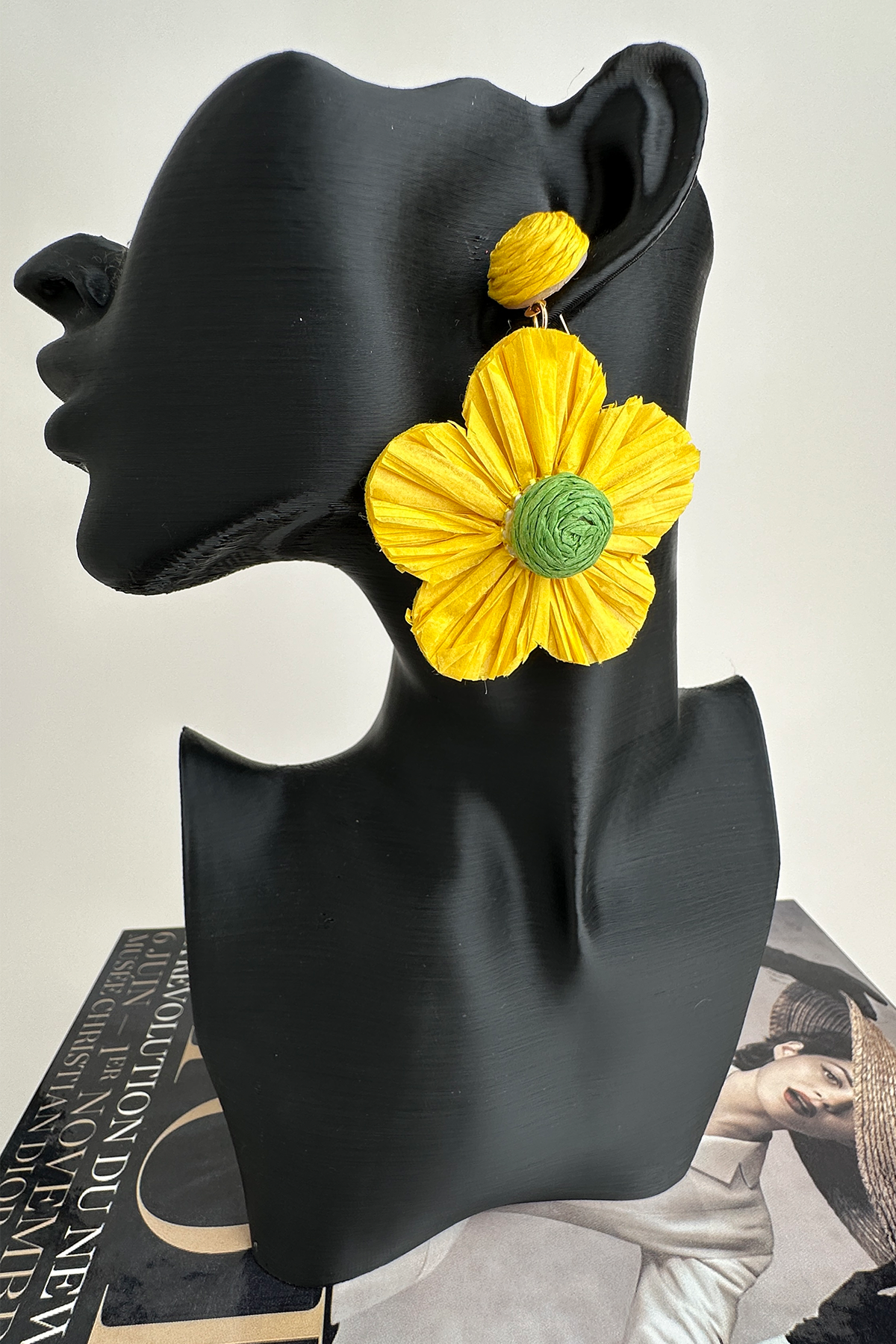 Rafya Bohem Tarzı Sallantılı Çiçek Küpe (7cm)