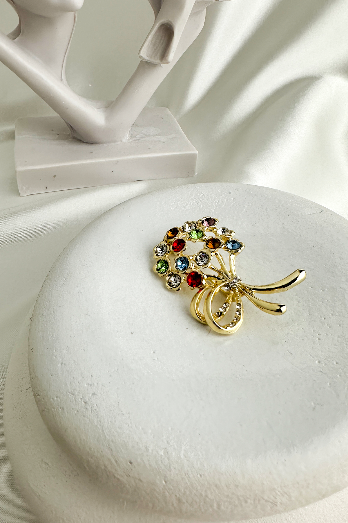 Renkli Taşlı Buket Broş (En:2,5 cm  Boy:4 cm)