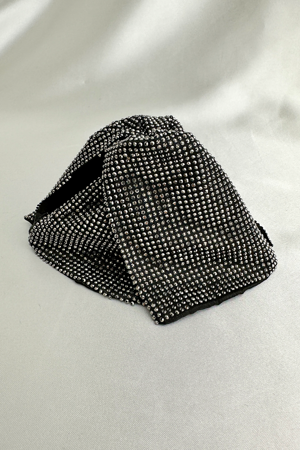Saten Üzeri Işıltılı Üçgen Tasarım Kıskaç Toka (14cm)