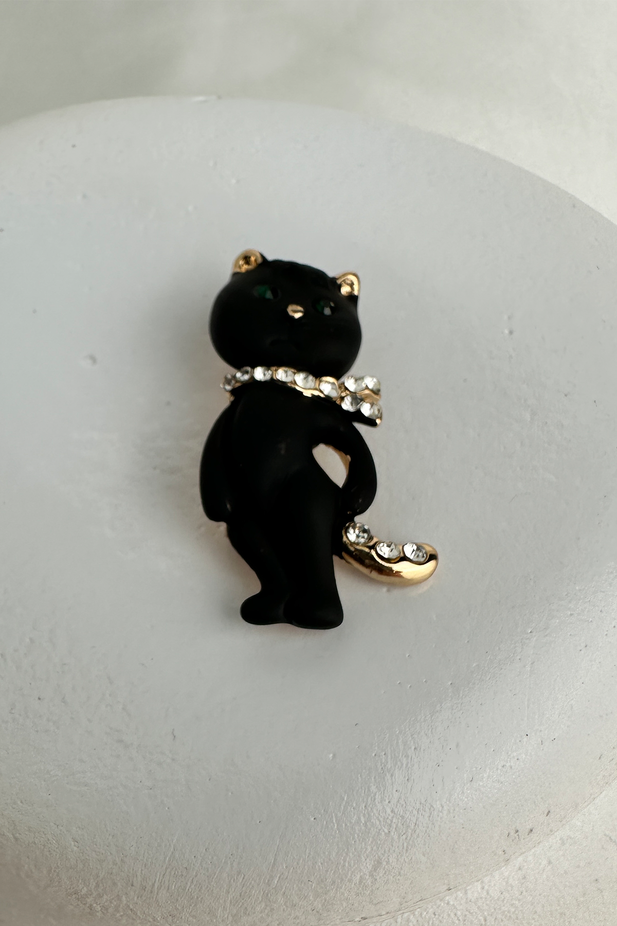 Taşlı Tasma Detay Siyah Sosyete Kedisi Broş (4cm)