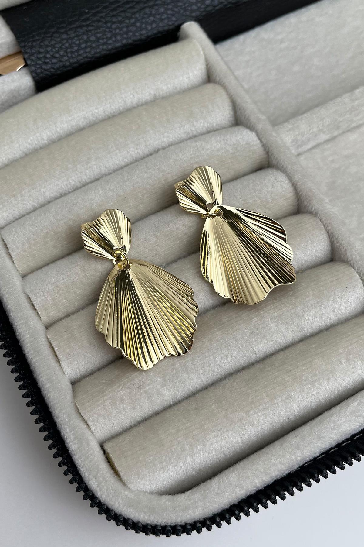 Tırtıklı Kıvrımlı Sallantılı Küpe (Ölçü:5 cm)