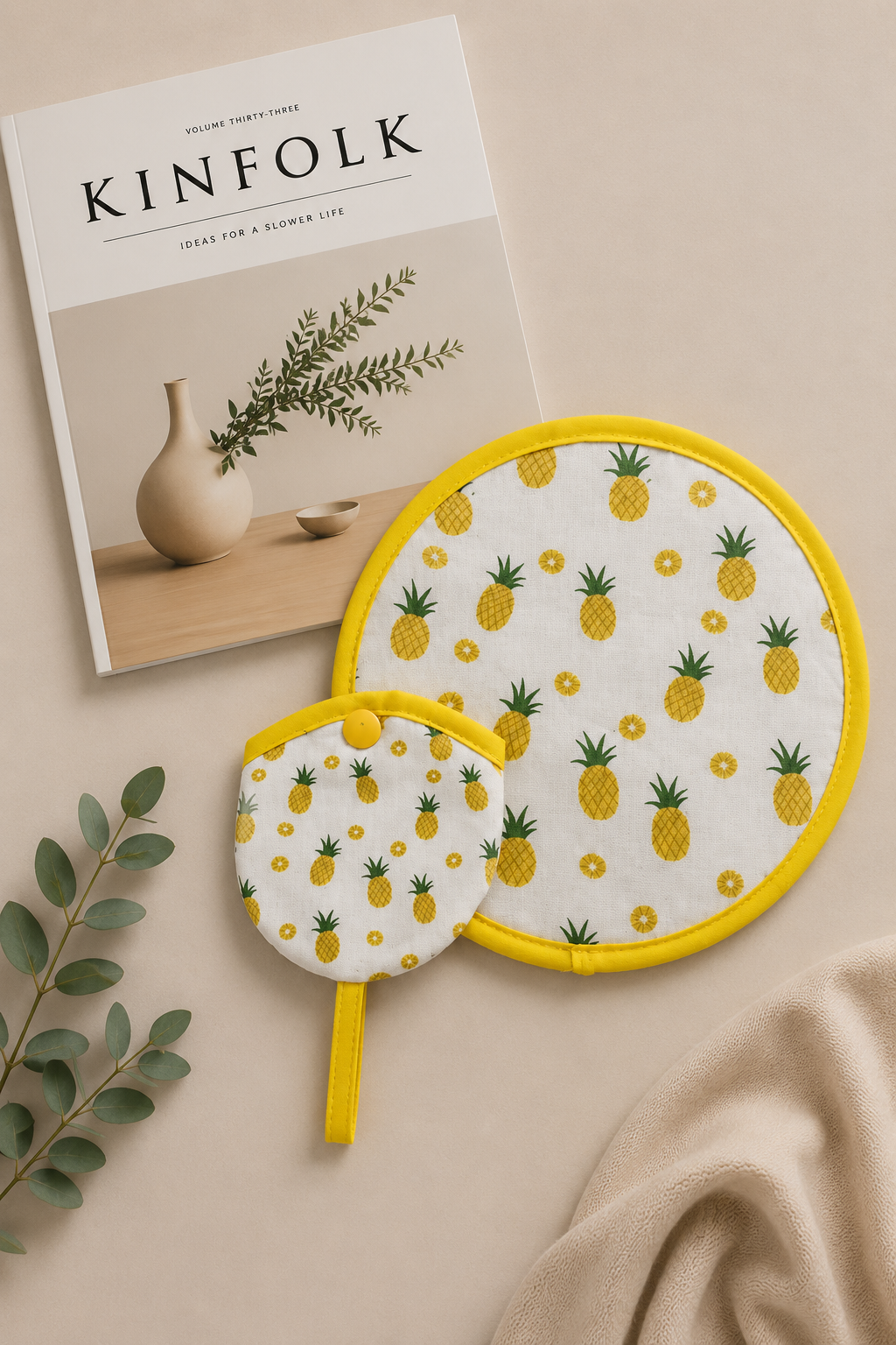 Tropikal Ananas Desenli Katlanabilir Çantalı Yelpaze (21*21)