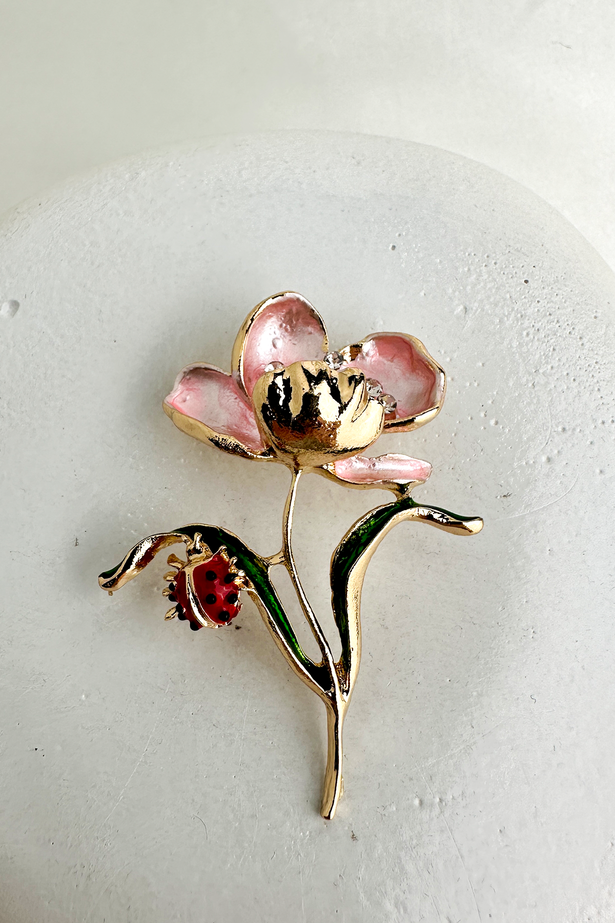 Uğur Böceği Detay Pembe Çiçek Figür Broş (6cm)