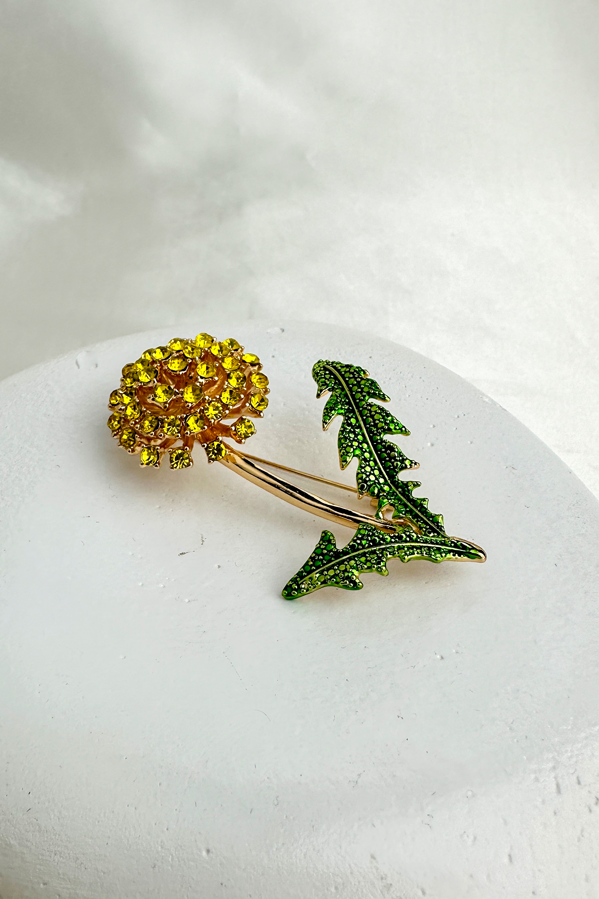 Yeşil Yaprak Detay Taşlı Çiçek Motif Broş (6cm)