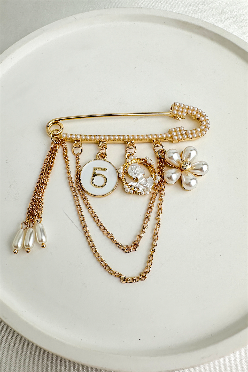 Gold İnci İşlemeli Çiçek Figürlü Çengelli İğne Broş (7cm) 