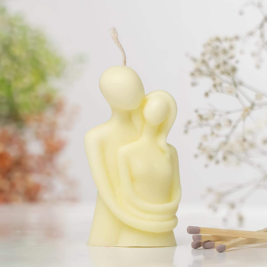 Sarılan Çift Soya Mum