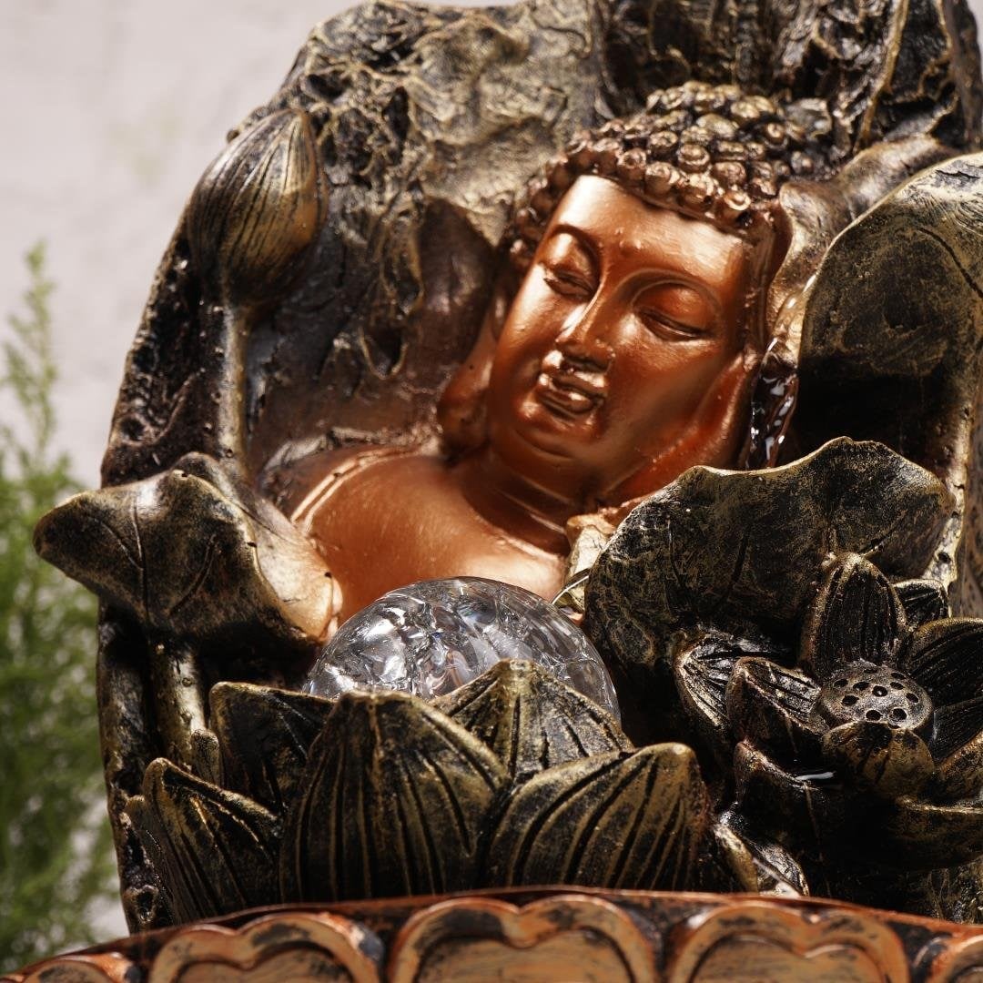 Uyuyan Buddha Temalı Su Şelalesi
