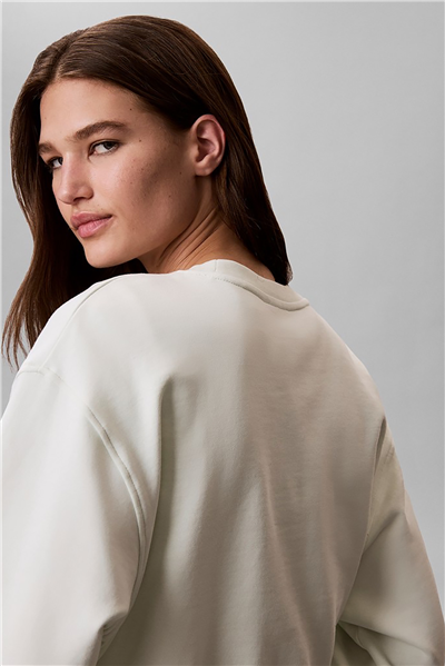 Calvin Klein A - Cropped Badge Logo Kadın Bisiklet Yaka Sweatshirt