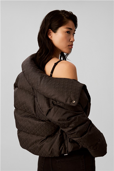 Calvin Klein Aop Jacquard Short Down Puffer Kadın Şişme Mont Siyah