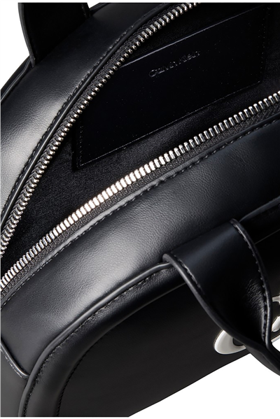 Calvin Klein Bold Ck Dome Crossbody Kadın Mini Omuz Çantası Siyah