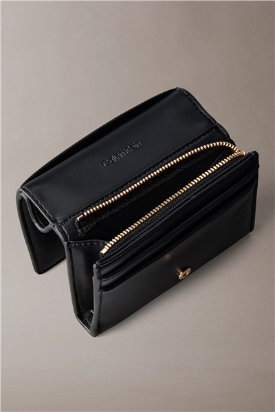 Calvin Klein Bold CK Medium Bifold Kadın Cüzdan Siyah