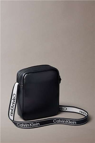 Calvin Klein Bold Logo Webbing Erkek Reporter Çanta Siyah