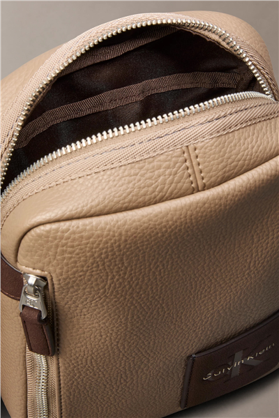 Calvin Klein Bold Pebble Ssnl Simple Erkek Reporter Çanta Kahverengi