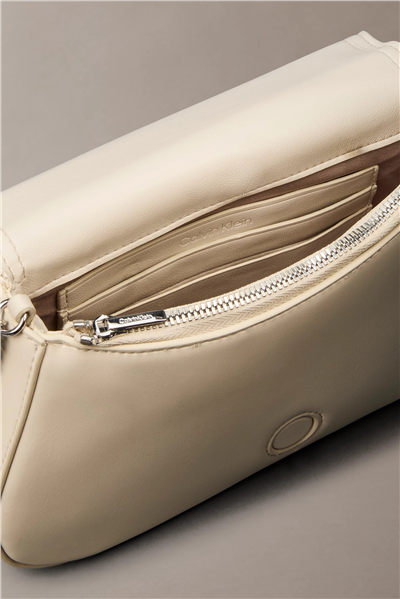Calvin Klein Ck Curved Wallet On Chain Kadın Cüzdan Bej