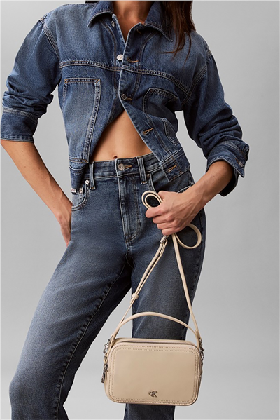 Calvin Klein Ck Hardware Camera Bag Kadın Mini Omuz Çantası Bej