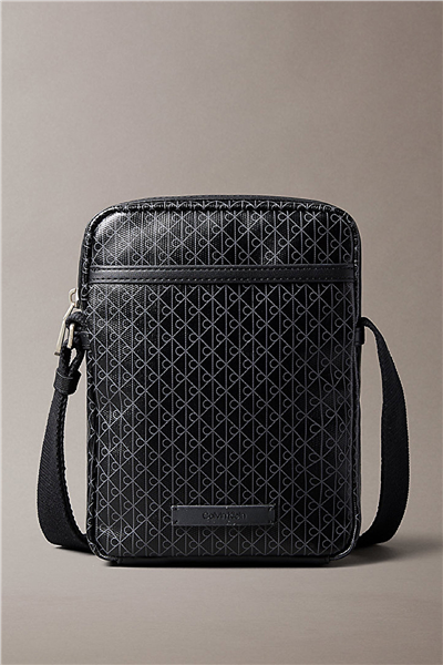 Calvin Klein Emblem Aop Coated Slim Erkek Reporter Çanta Siyah
