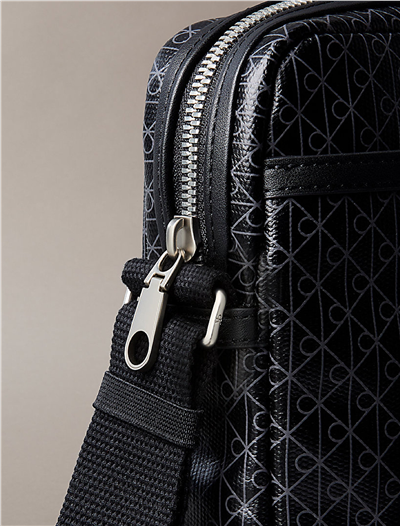 Calvin Klein Emblem Aop Coated Slim Erkek Reporter Çanta Siyah
