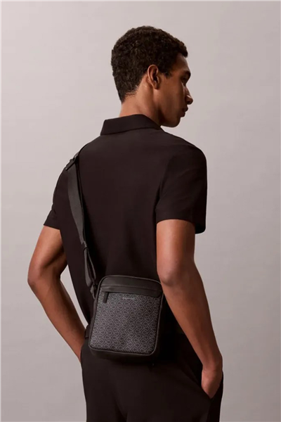 Calvin Klein Emblem Aop Coated Slim Erkek Reporter Çanta Siyah
