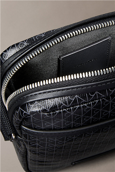 Calvin Klein Emblem Aop Coated Slim Erkek Reporter Çanta Siyah