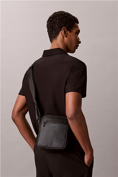 Calvin Klein Emblem Aop Coated Slim Erkek Reporter Çanta Siyah