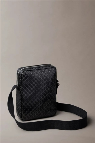 Calvin Klein Emblem Aop Coated Slim Erkek Reporter Çanta Siyah