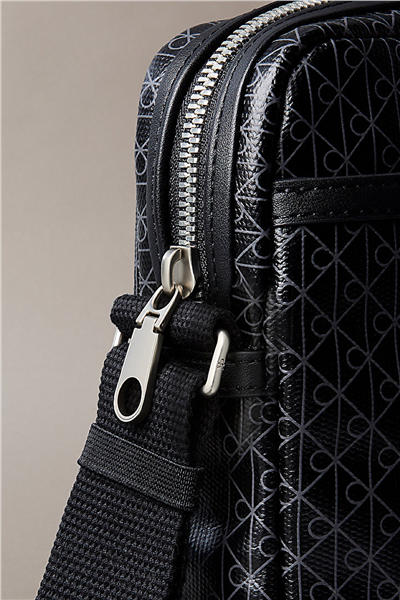 Calvin Klein Emblem Aop Coated Slim Erkek Reporter Çanta Siyah