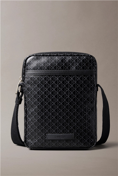 Calvin Klein Emblem Aop Coated Slim Erkek Reporter Çanta Siyah