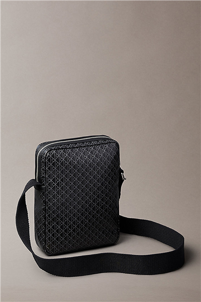 Calvin Klein Emblem Aop Coated Slim Erkek Reporter Çanta Siyah