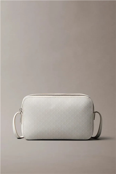 Calvin Klein Emblem Aop Elongated Camera Bag Kadın Mini Omuz Çantası
