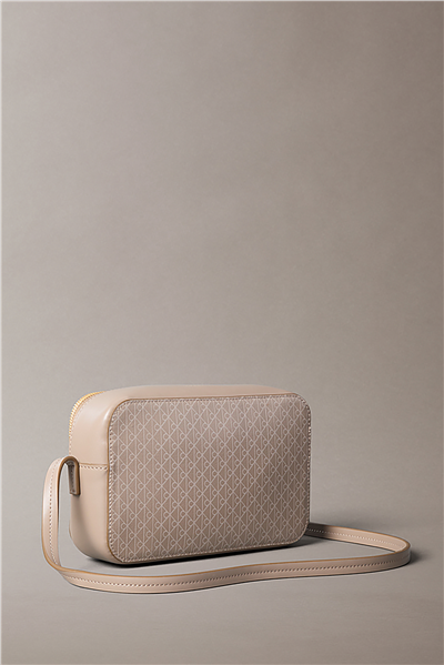 Calvin Klein Emblem Aop Elongated Camera Bag Kadın Mini Omuz Çantası