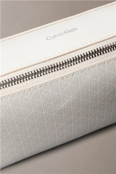 Calvin Klein Emblem Aop Elongated Camera Bag Kadın Mini Omuz Çantası