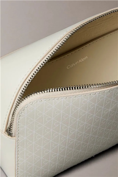 Calvin Klein Emblem Aop Elongated Camera Bag Kadın Mini Omuz Çantası
