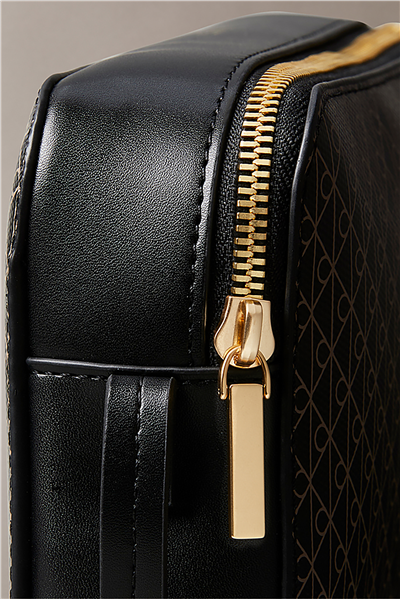 Calvin Klein Emblem Aop Elongated Camera Bag Kadın Mini Omuz Çantası