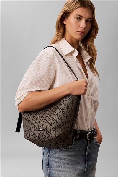 Calvin Klein Emblem Aop Jacquard Bucket Kadın Omuz Çantası Yeşil