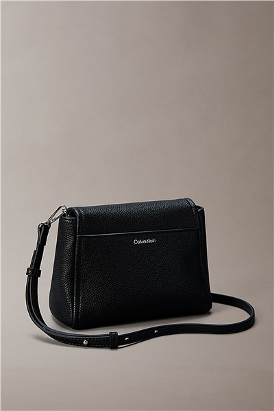 Calvin Klein Emblem Hw Pebble Cro Kadın Mini Omuz Çantası