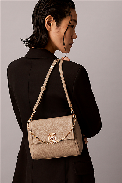 Calvin Klein Emblem Hw Pebble Cro Kadın Mini Omuz Çantası