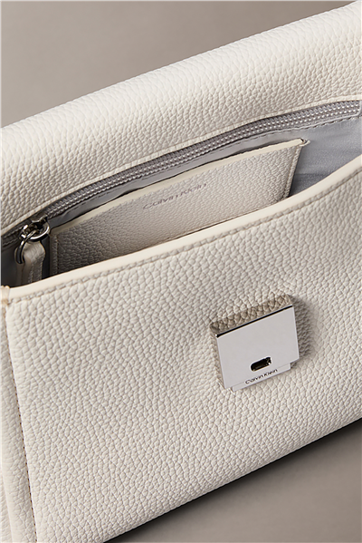 Calvin Klein Emblem Hw Pebble Cro Kadın Mini Omuz Çantası