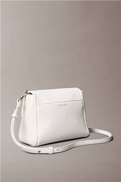 Calvin Klein Emblem Hw Pebble Cro Kadın Mini Omuz Çantası