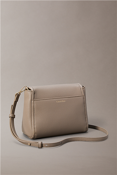 Calvin Klein Emblem Hw Pebble Cro Kadın Mini Omuz Çantası