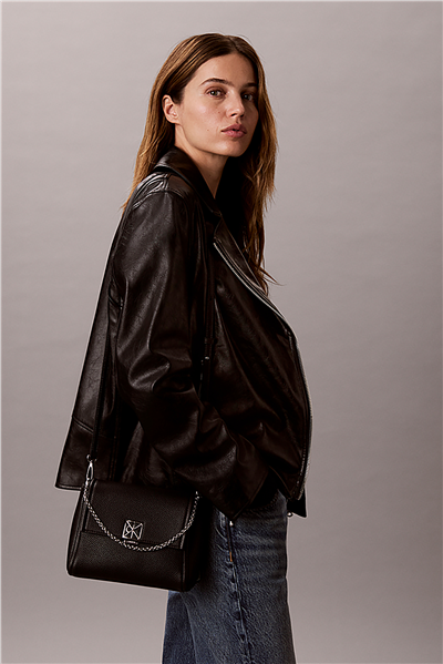 Calvin Klein Emblem Hw Pebble Cro Kadın Mini Omuz Çantası