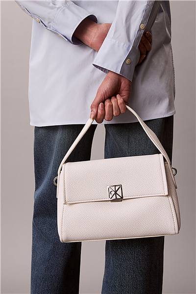 Calvin Klein Emblem Hw Pebble Sho Kadın Omuz Çantası