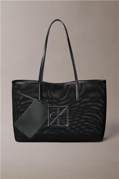 Calvin Klein Emblem Mesh Tote Kadın Omuz Çantası Siyah