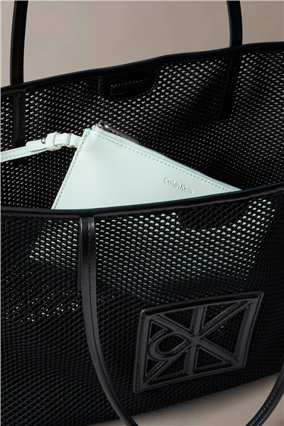 Calvin Klein Emblem Mesh Tote Kadın Omuz Çantası Siyah