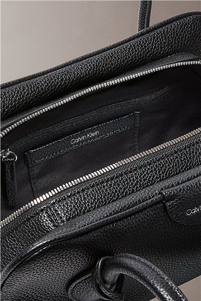 Calvin Klein Emblem Trio Pebble Shoulder Bag Kadın Omuz Çantası