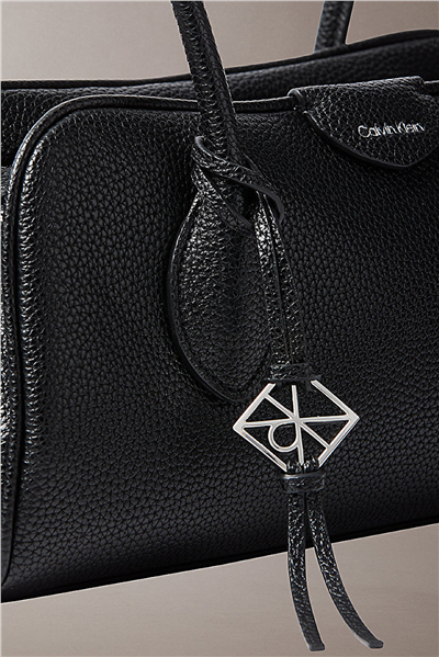 Calvin Klein Emblem Trio Pebble Shoulder Bag Kadın Omuz Çantası