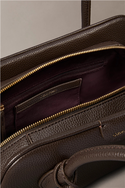 Calvin Klein Emblem Trio Pebble Shoulder Bag Kadın Omuz Çantası Kahverengi