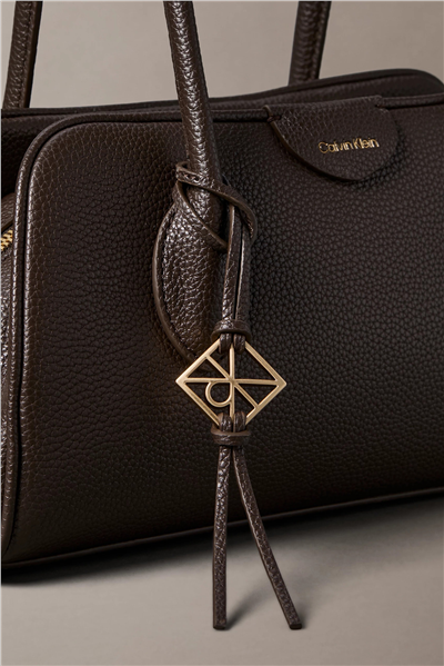 Calvin Klein Emblem Trio Pebble Shoulder Bag Kadın Omuz Çantası Kahverengi