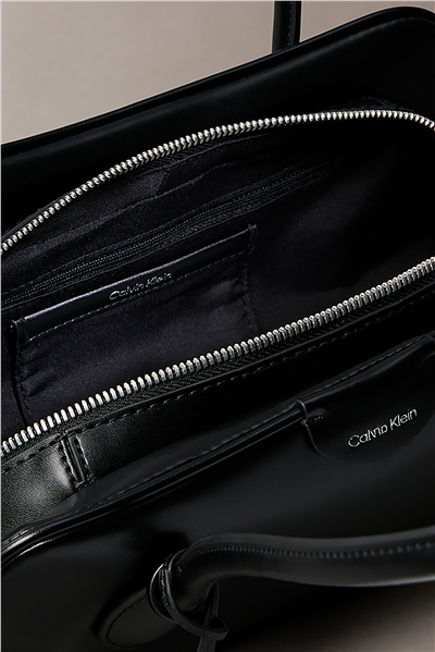 Calvin Klein Emblem Trio Shoulder Kadın Omuz Çantası